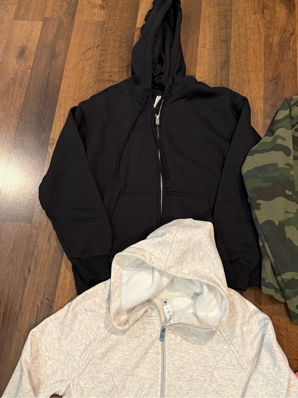 Lot of 5 Women’s Zip-Up Hoodies - size SMALL - Picture 9 of 12